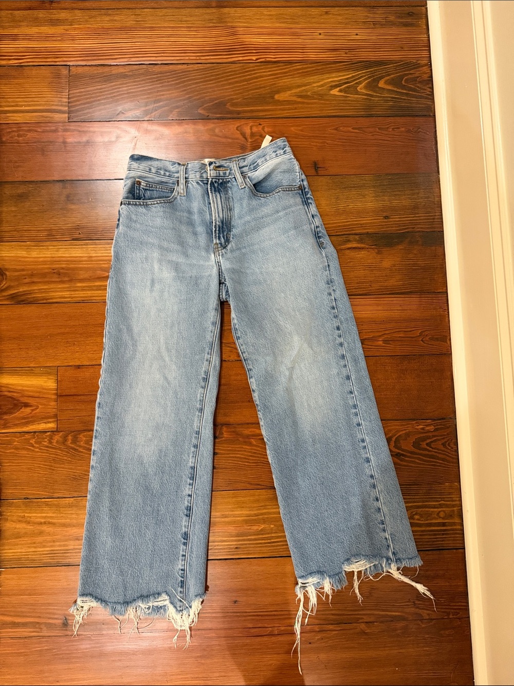 Frame Denim Light Blue Wide-Leg Jeans with Frayed Hem